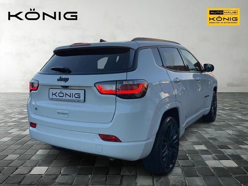 Gebraucht Jeep Compass Altitude 131 PS (96 kW) 2023 Alpineweiß SUV