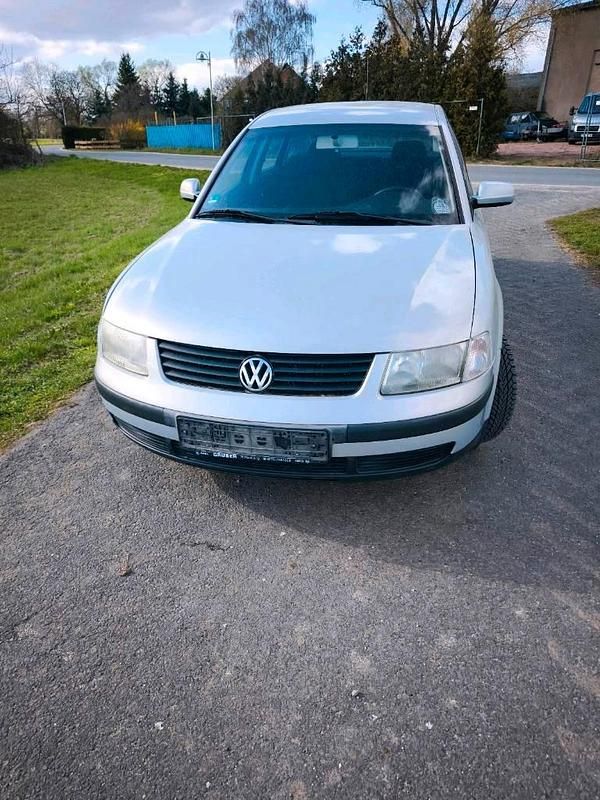 Gebraucht VW Passat 101 PS (74 kW) 1999 Silber Limousine