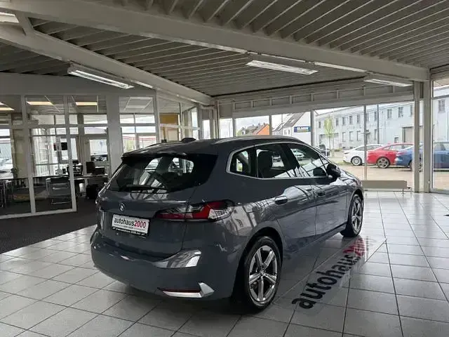 Gebraucht BMW 220 Active Tourer Luxury Line 170 PS (125 kW) 2022 Grau Van / Kleinbus