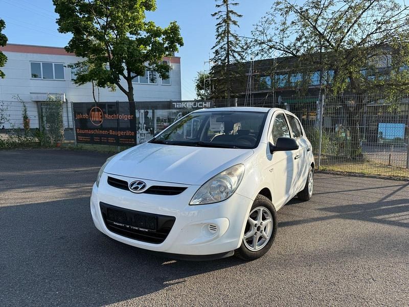 Weiß Gebraucht 2010 Hyundai i20 Limousine | 1.790 € (Guter Preis) - Bild 1/4