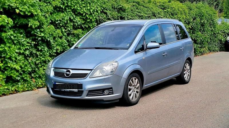 Grau Gebraucht 2007 Opel Zafira Van / Kleinbus | 3.600 € (Fairer Preis) - Bild 1/4