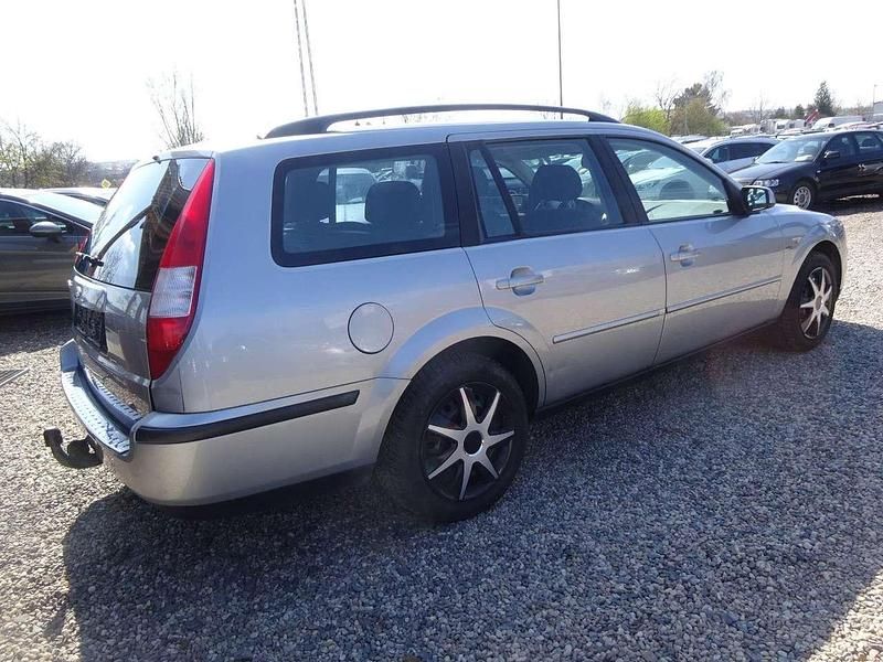 Gebraucht Ford Mondeo Trend 125 PS (91 kW) 2005 Machine silver Kombi