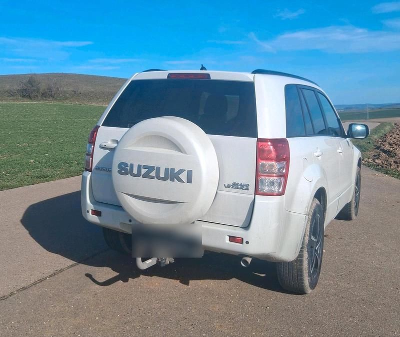 Gebraucht Suzuki Grand Vitara 129 PS (94 kW) 2011 Weiß SUV