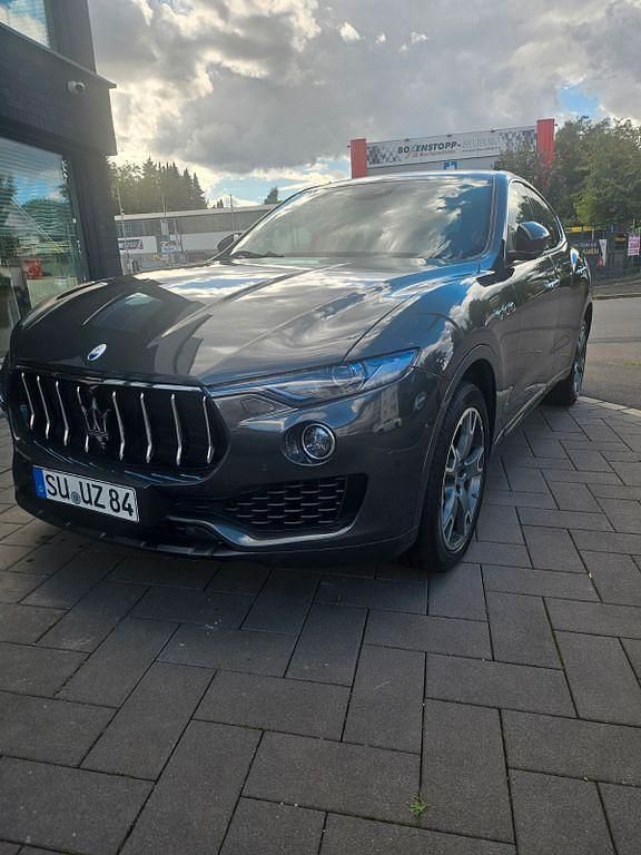 Schwarz Gebraucht 2017 Maserati Levante SUV | 28.100 € (Etwas zu teuer) - Bild 1/4