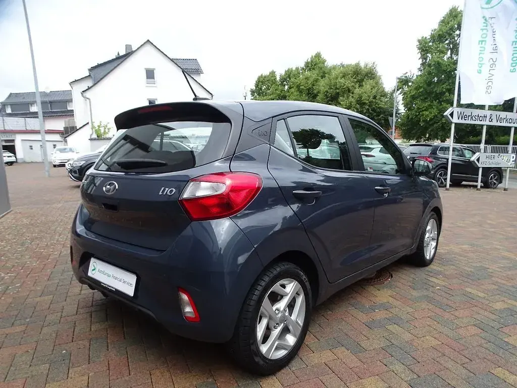 Gebraucht Hyundai i10 67 PS (49 kW) 2023 Grau Kleinwagen
