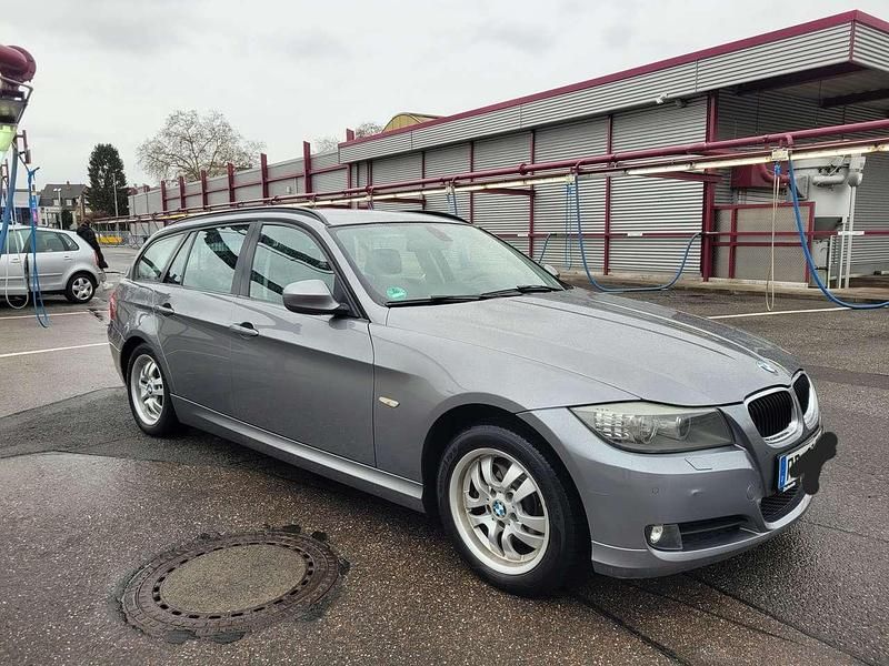 Gebraucht BMW 318 143 PS (105 kW) 2011 Spacegrau metallic Kombi