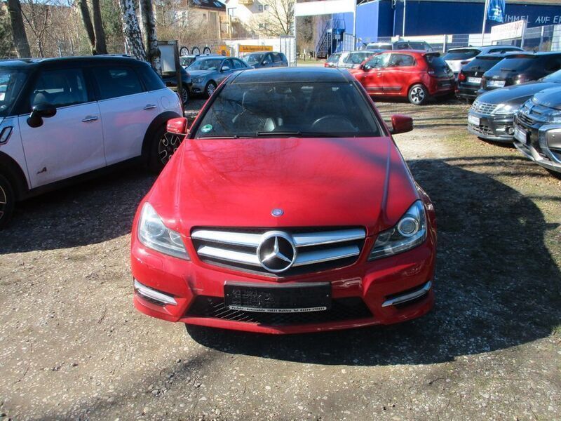 Gebraucht Mercedes C180 156 PS (114 kW) 2011 Feueropal  unilack Coupé
