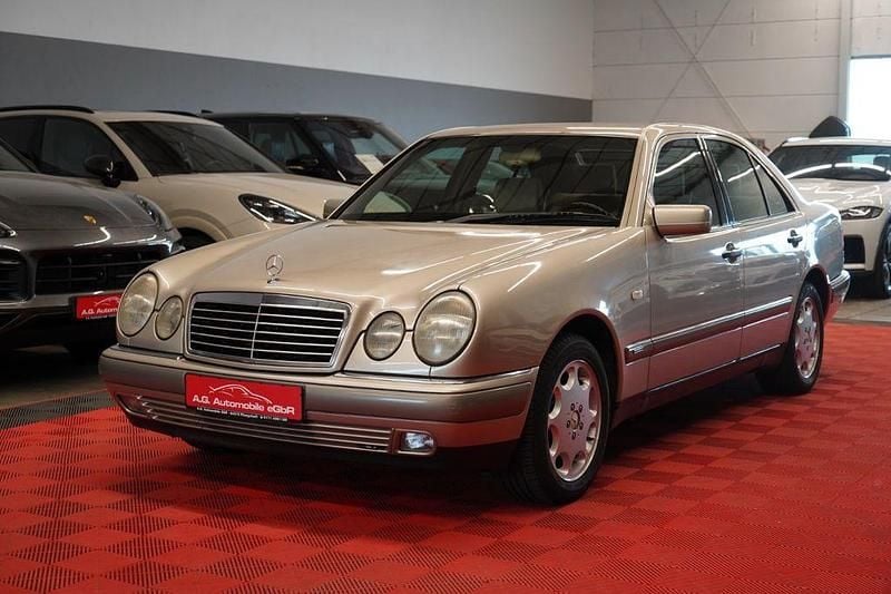 Gold Gebraucht 1996 Mercedes E280 Elegance Limousine | 4.950 € (Superpreis) - Bild 1/4