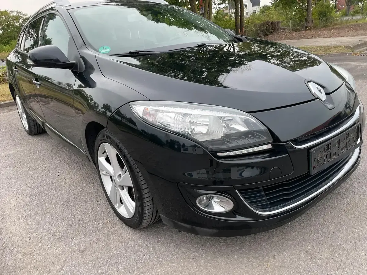 Gebraucht Renault Mégane GrandTour Dynamique 115 PS (84 kW) 2013 Schwarz Kombi