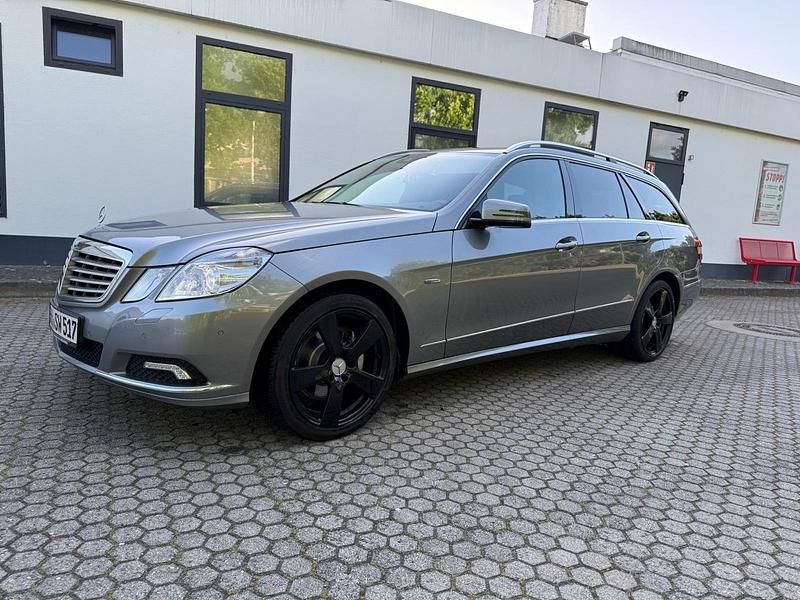 Grau Gebraucht 2010 Mercedes E250 Kombi | 6.800 € (Fairer Preis) - Bild 1/4