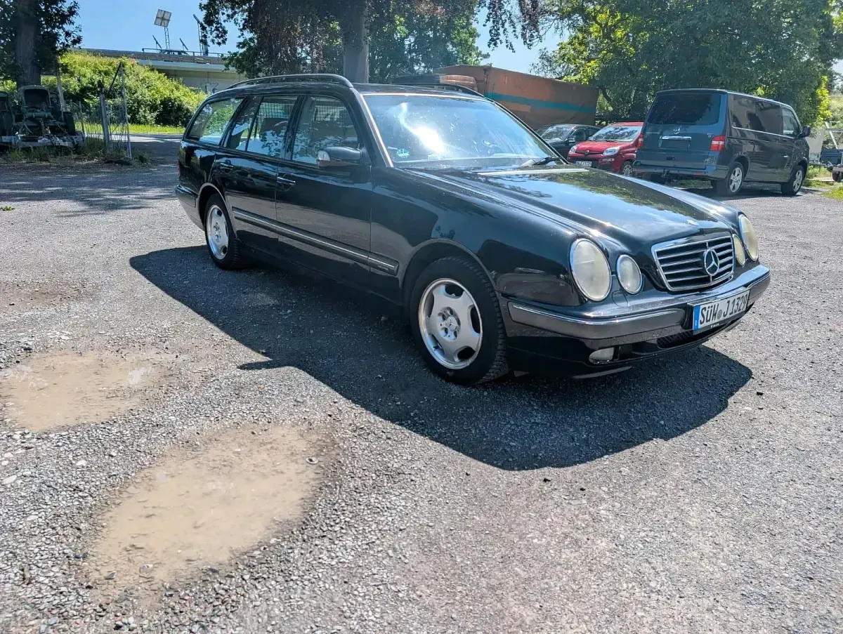 Gebraucht Mercedes E240 170 PS (125 kW) 2000 Schwarz Kombi
