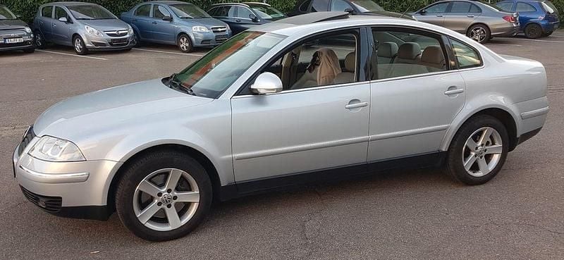 Silber Gebraucht 2004 VW Passat Highline Limousine | 5.800 € (Etwas zu teuer) - Bild 1/4