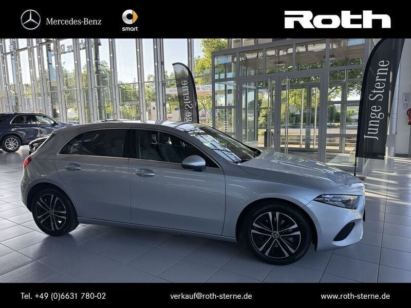 Silber Gebraucht 2024 Mercedes A200 Progressive Limousine | 27.999 € (Guter Preis) - Bild 1/4