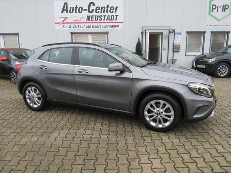 Gebraucht Mercedes GLA200 156 PS (114 kW) 2014 Grau SUV
