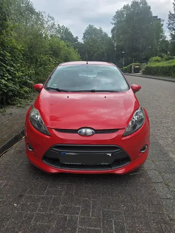 Gebraucht Ford Fiesta Ghia 82 PS (60 kW) 2009 Rot Limousine