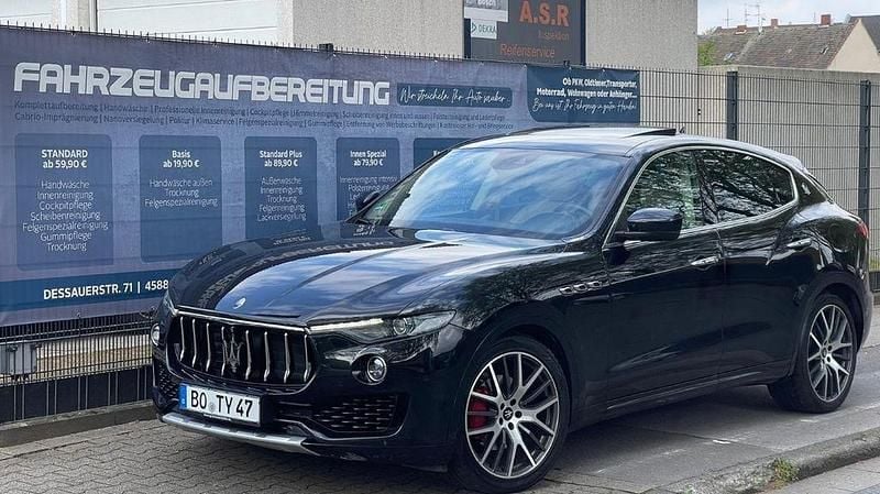 Schwarz Gebraucht 2016 Maserati Levante SUV | 19.900 € - Bild 1/4