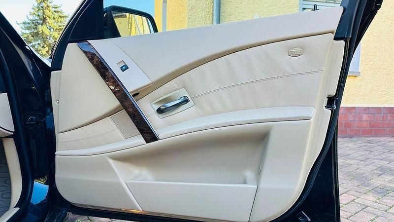 Gebraucht BMW 525 218 PS (160 kW) 2006 Schwarz Kombi