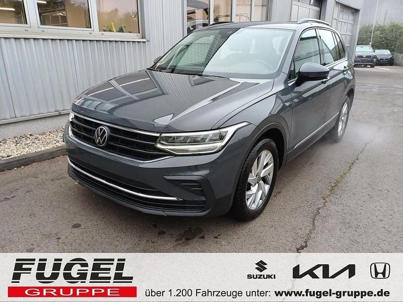 Delfingrau metallic Gebraucht 2023 VW Tiguan Life SUV | 29.899 € (Superpreis) - Bild 1/4