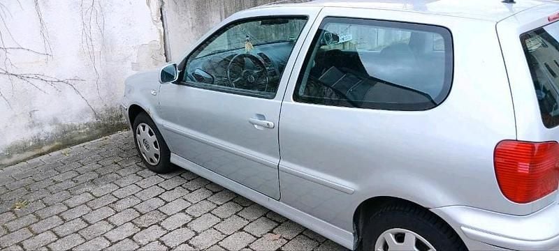 Used VW Polo 60 HP (44 kW) 2001 Silver Hatchback