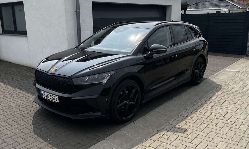 Schwarz Gebraucht 2022 Skoda Enyaq iV Loft SUV | 25.000 € (Guter Preis) - Bild 1/4