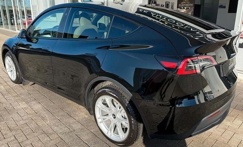 Schwarz Gebraucht 2023 Tesla Model Y Performance SUV | 41.500 € (Guter Preis) - Bild 1/4
