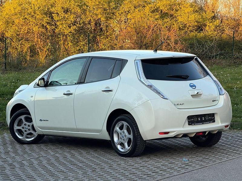 Gebraucht Nissan Leaf Tekna 80 kW (109 PS) 2012 Weiß Kleinwagen