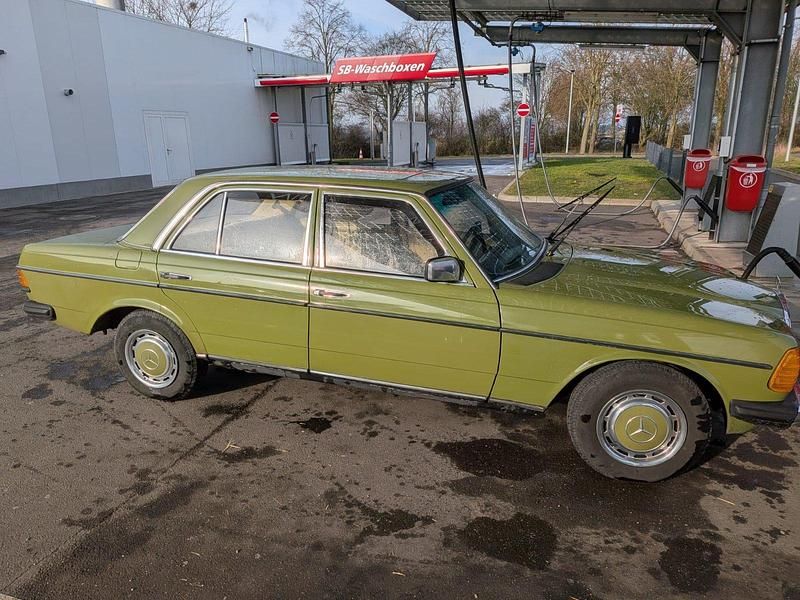 Gebraucht Mercedes 240 74 PS (54 kW) 1979 Grün Limousine