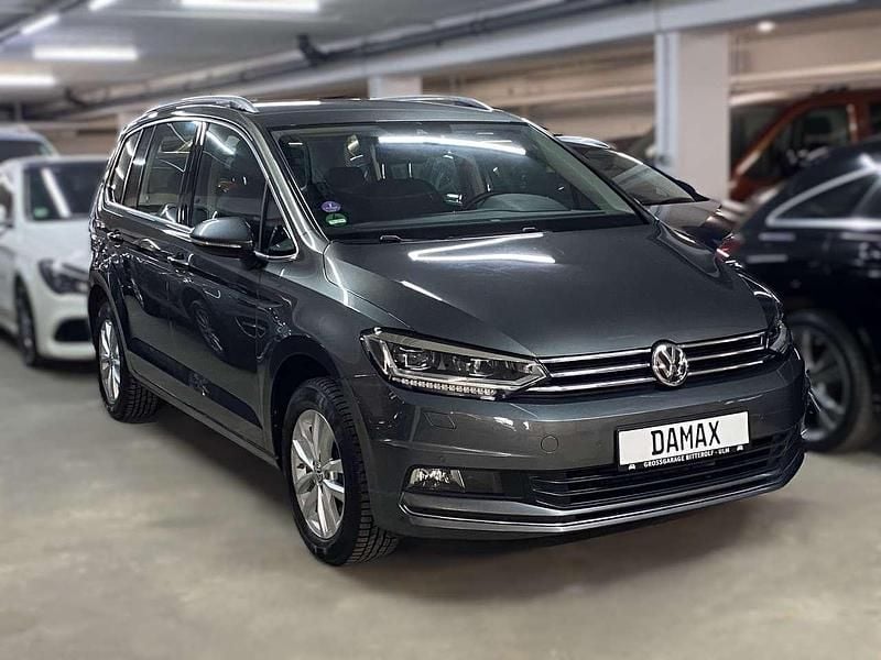 Indiumgrau metallic Gebraucht 2018 VW Touran Highline Van / Kleinbus | 15.990 € (Superpreis) - Bild 1/4