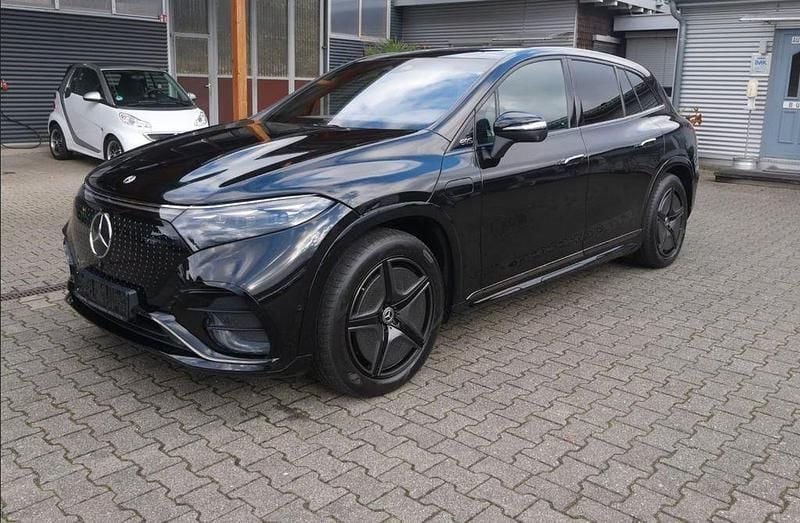 Schwarz Gebraucht 2024 Mercedes EQS580 AMG line SUV | 60.695 € - Bild 1/4
