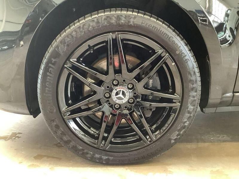 Gebraucht Mercedes V300 237 PS (174 kW) 2024 Obsidianschwarz Van / Kleinbus