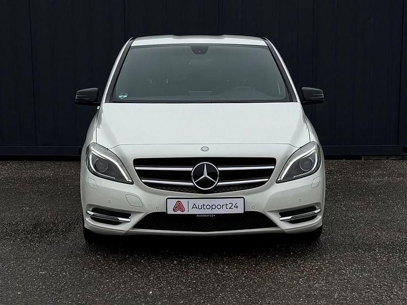 Gebraucht Mercedes B250 Night 211 PS (155 kW) 2013 Weiß Van / Kleinbus