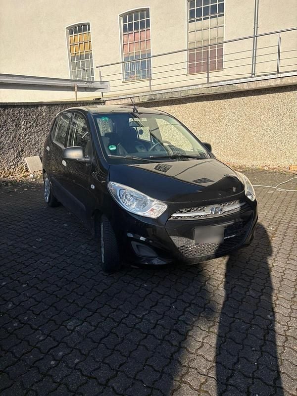 Gebraucht Hyundai i10 67 PS (49 kW) 2012 Schwarz Kleinwagen