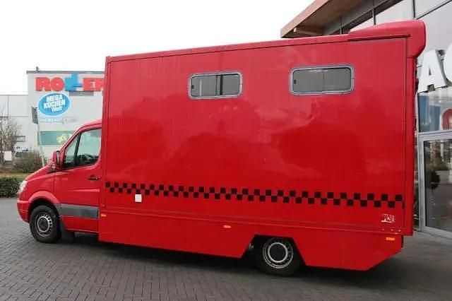 Second-hand Mercedes Sprinter 109 CP (80 kW) 2008 Roșu Van