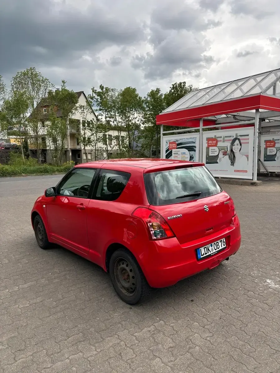 Gebraucht Suzuki Swift 92 PS (67 kW) 2009 Rot Kleinwagen