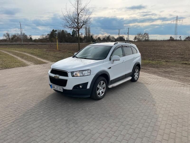 Weiß Gebraucht 2012 Chevrolet Captiva SUV | 5.900 € (Fairer Preis) - Bild 1/4