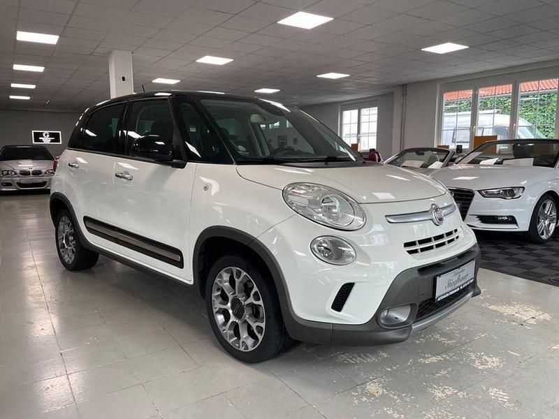Weiß Gebraucht 2015 Fiat 500L Van / Kleinbus | 9.499 € (Teuer) - Bild 1/4