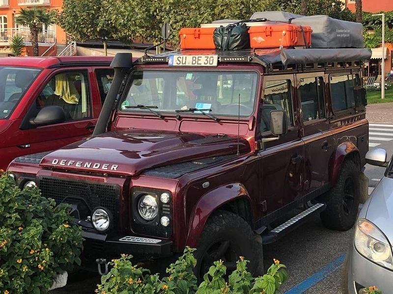 Gebraucht Land Rover Defender SE 122 PS (89 kW) 2015 Rot Kombi