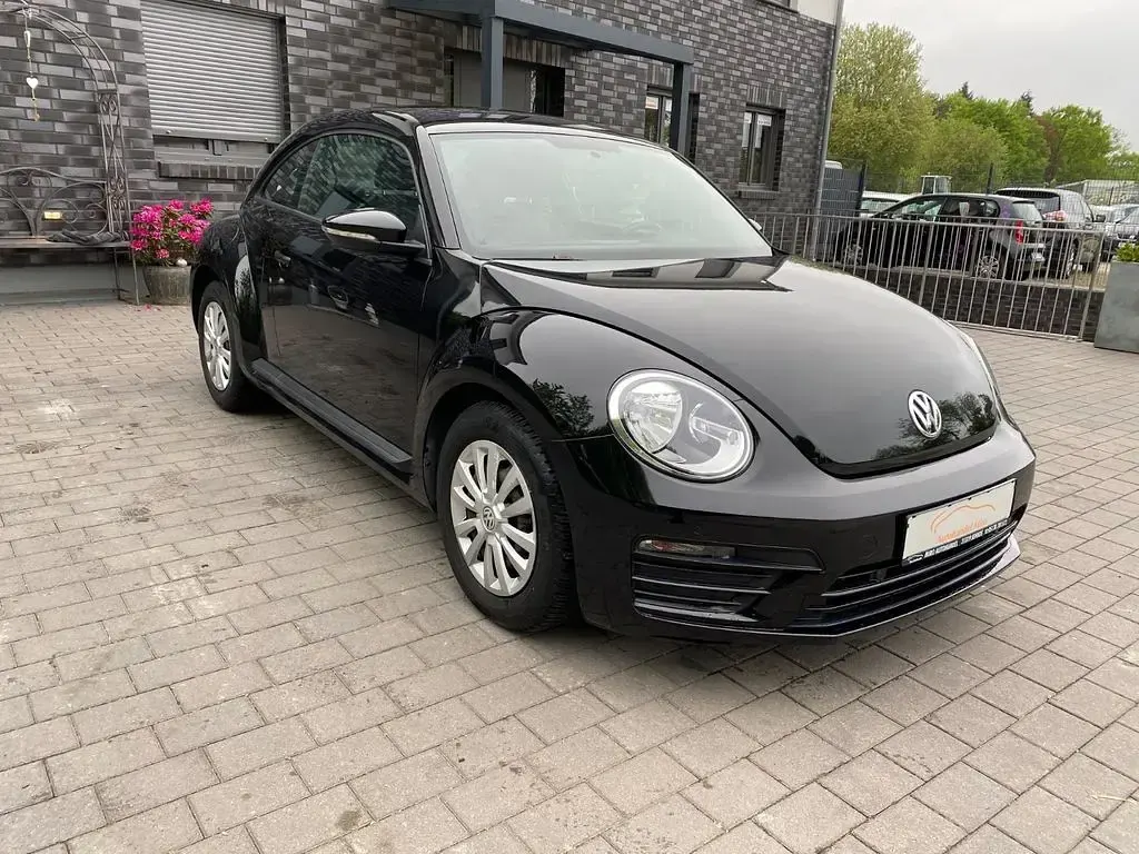 Gebraucht VW Beetle Basis 105 PS (77 kW) 2017 Schwarz Kleinwagen