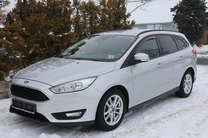 Silber Gebraucht 2018 Ford Focus Limousine | 9.730 € (Fairer Preis) - Bild 1/4