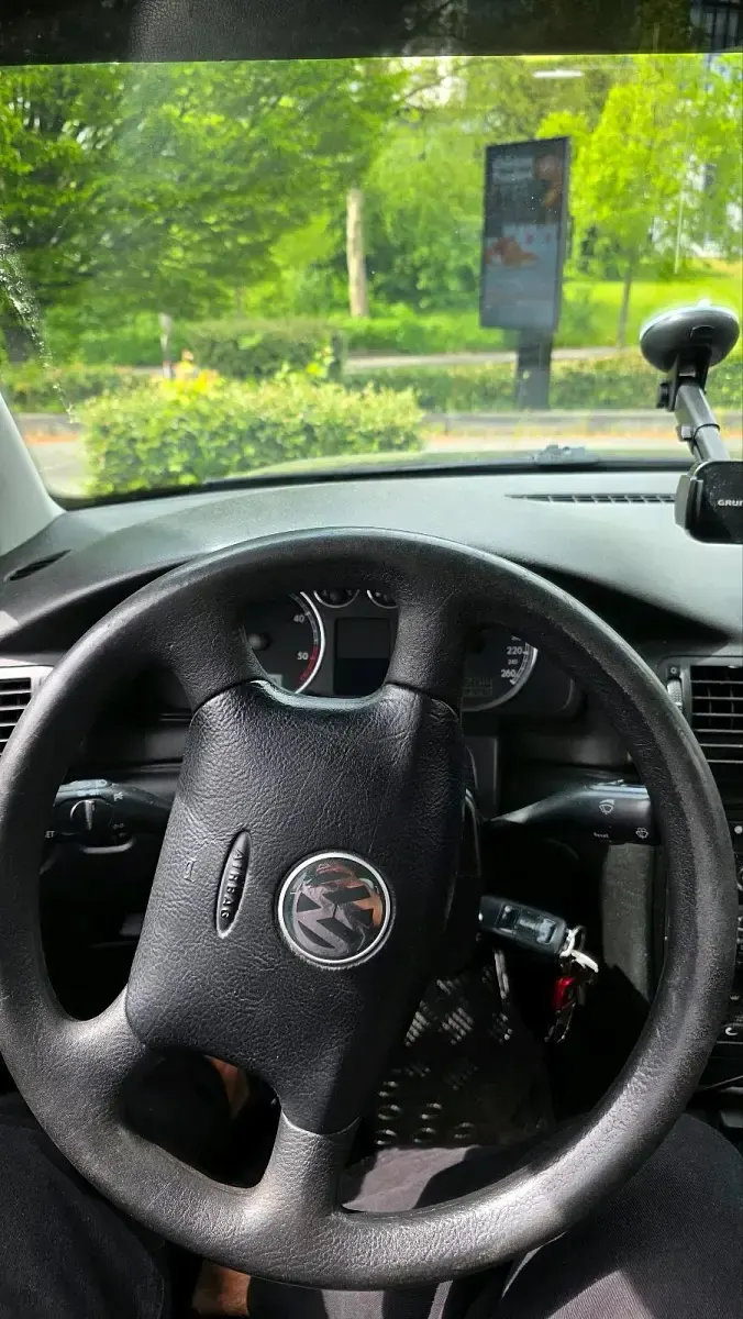 Second-hand VW Passat 131 CP (96 kW) 2004 Negru Berlinǎ