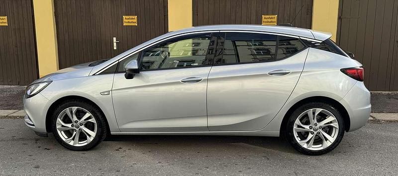Gebraucht Opel Astra Dynamic 160 PS (117 kW) 2016 Silber Limousine