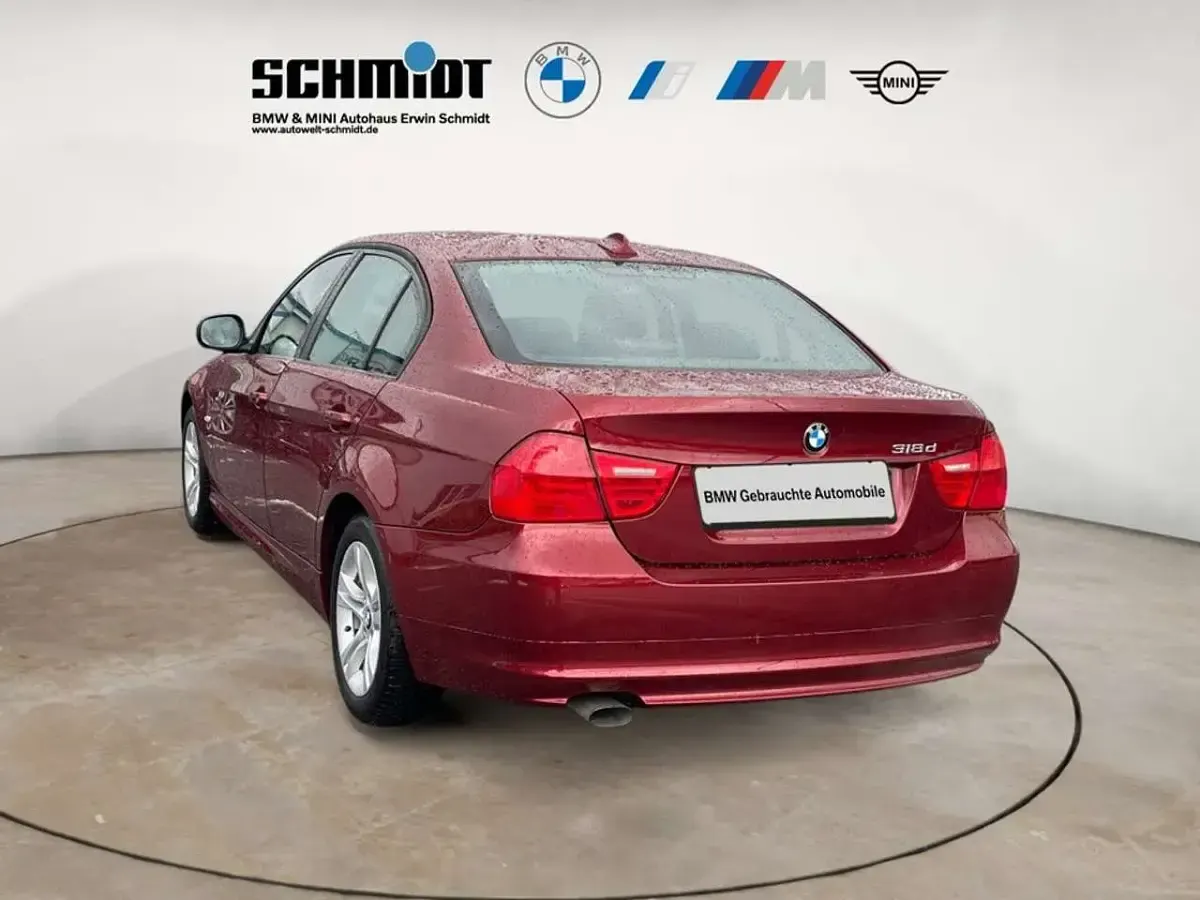 Second-hand BMW 318 143 CP (105 kW) 2010 Roșu Berlinǎ