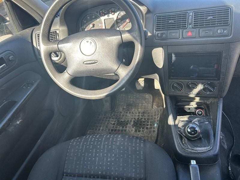 Gebraucht VW Golf IV 75 PS (55 kW) 2003 Schwarz Kleinwagen