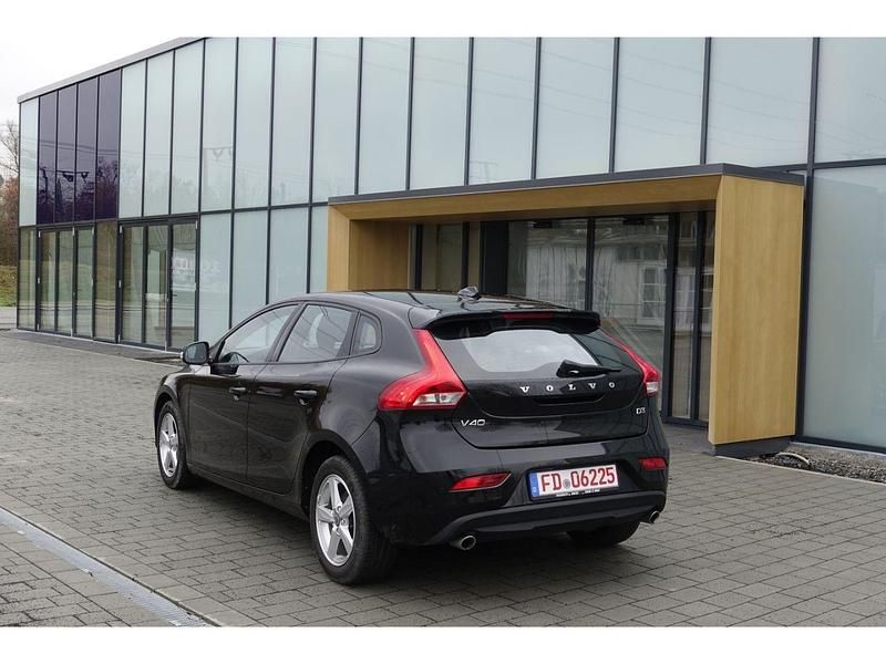 Schwarz Gebraucht 2016 Volvo V40 Kinetic Kombi | 12.900 € (Etwas zu teuer) - Bild 1/4