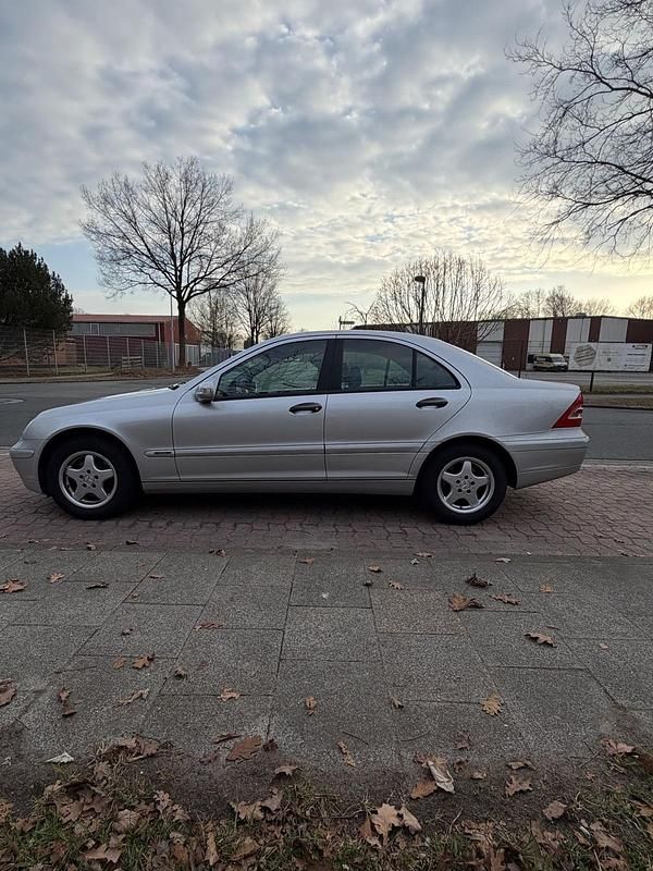 Gebraucht Mercedes C200 116 PS (85 kW) 2003 Silber Limousine