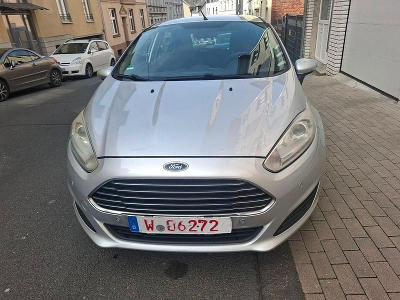 Gebraucht Ford Fiesta Titanium 95 PS (69 kW) 2013 Silber Kleinwagen