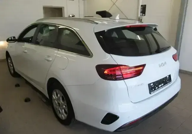 Gebraucht Kia Ceed Vision 101 PS (74 kW) 2024 Weiss Kleinwagen