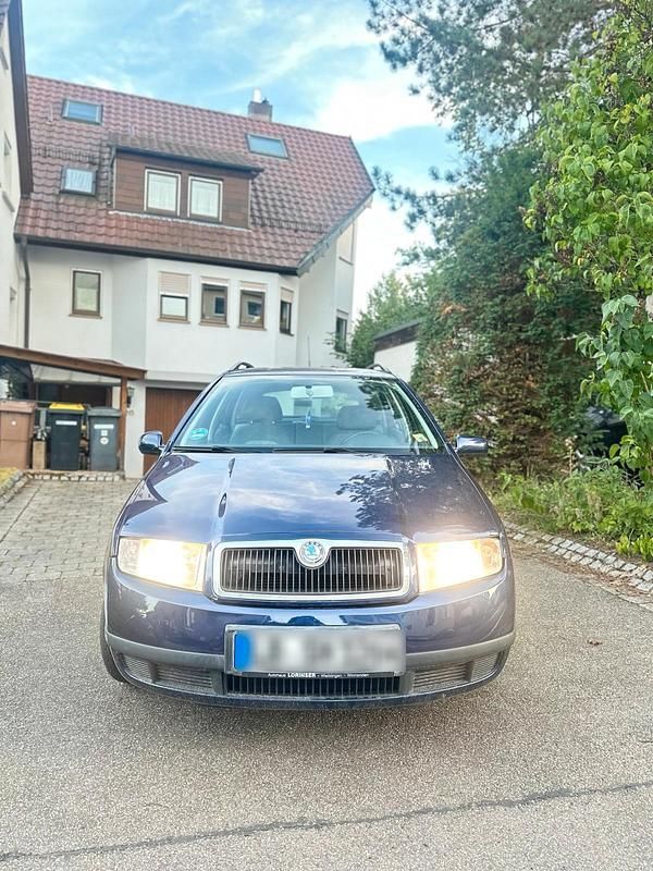 Blau Gebraucht 2002 Skoda Fabia Kombi | 888 € (Guter Preis) - Bild 1/4