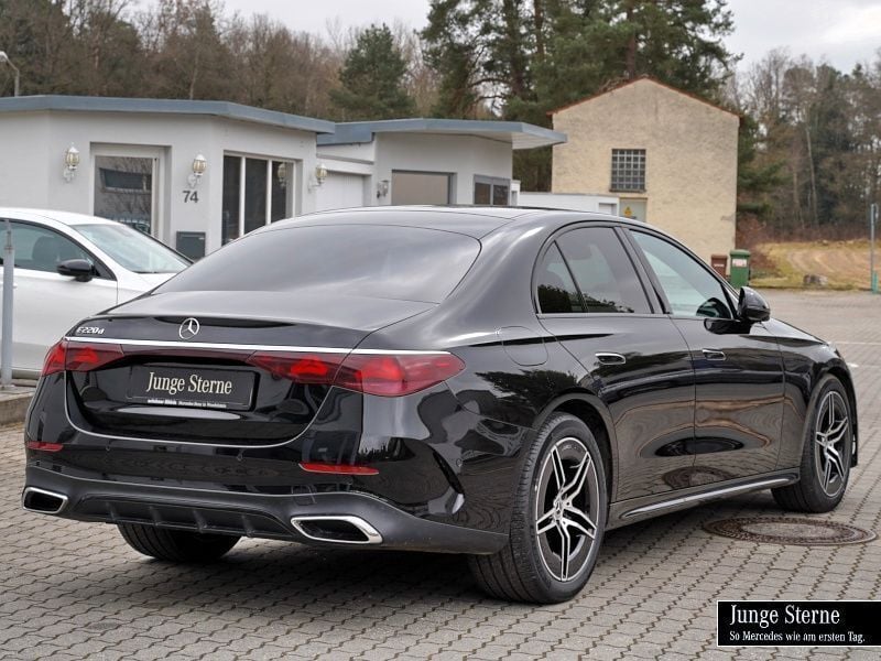 Gebraucht Mercedes E220 AMG 197 PS (144 kW) 2023 Metalliclack obsidianschwarz Limousine