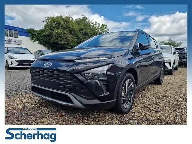 Schwarz (phantom black) Gebraucht 2024 Hyundai Bayon Trend SUV | 19.990 € (Fairer Preis) - Bild 1/3
